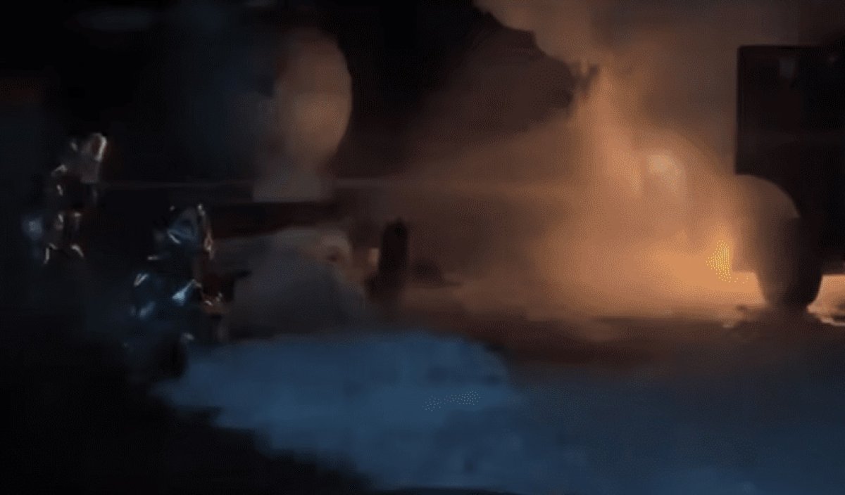 Загоревшийся газовоз тушат на АГЗС в Алтае