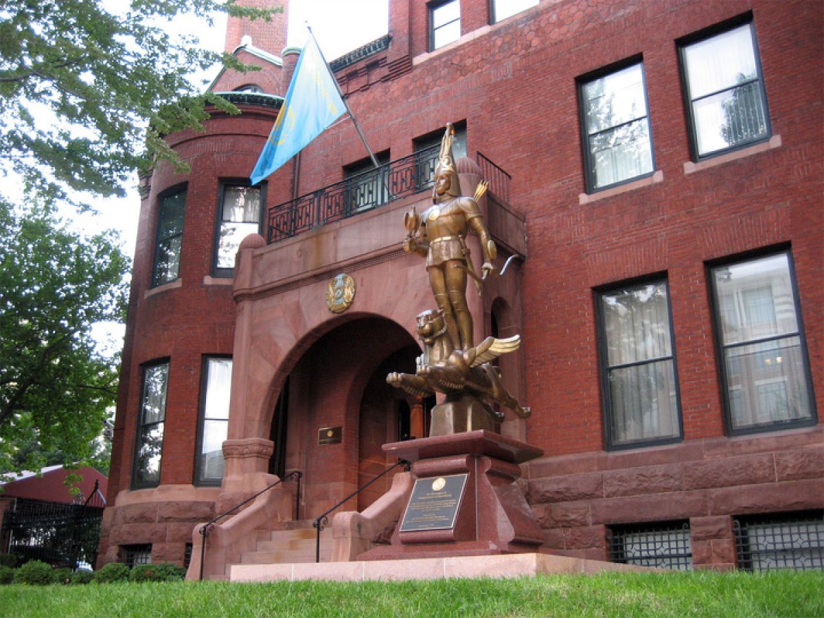 Ужесточение миграционной политики в США: посольство РК обратилось к казахстанцам