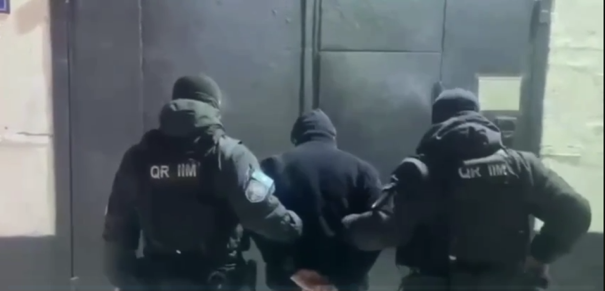 Родственник навел воров на квартиру, где хранилась большая сумма денег