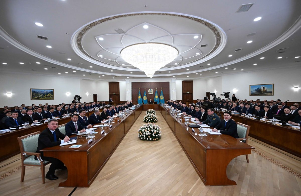 "Үкімет қаншалықты қиын болса да, жаппай үнемдеуге көшіп, бюджет қаржысын тек қана аса өзекті мәселелерді шешуге жұмсауы керек", - Президент