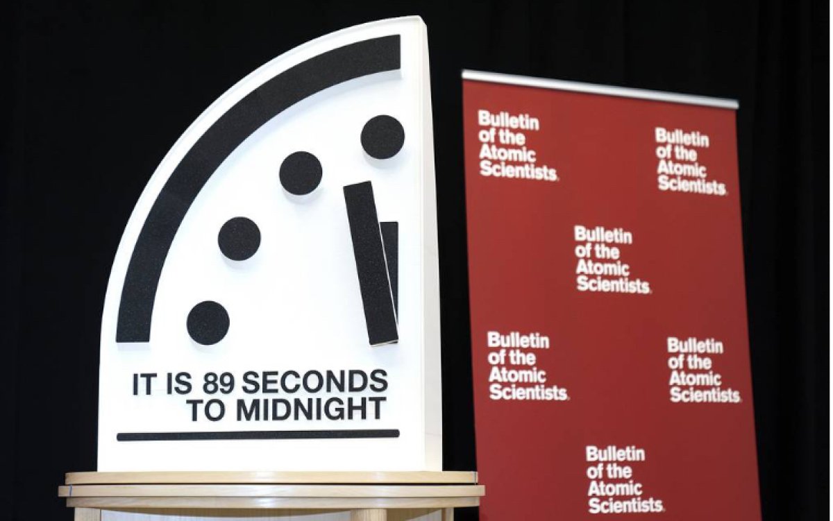 Ученые перевели стрелки «часов Судного дня» к ядерной полуночи
