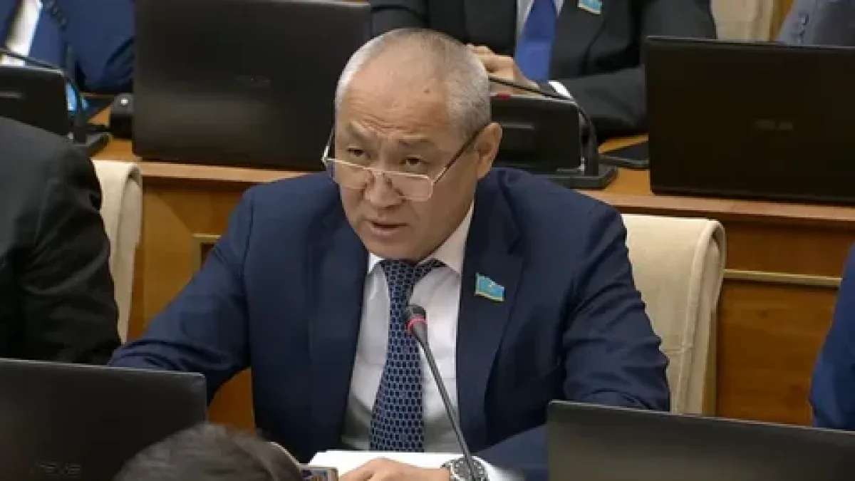 «Тарифтерді көтеру халыққа үлкен жүктеме болады»,- депутат Е. Жаңбыршын