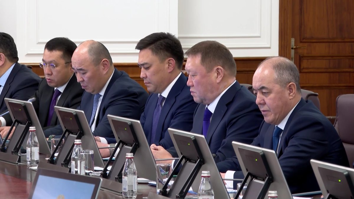 Олжас Бектенов провел совещание по вопросам реализации поручений Главы государства, данных в ходе расширенного заседания