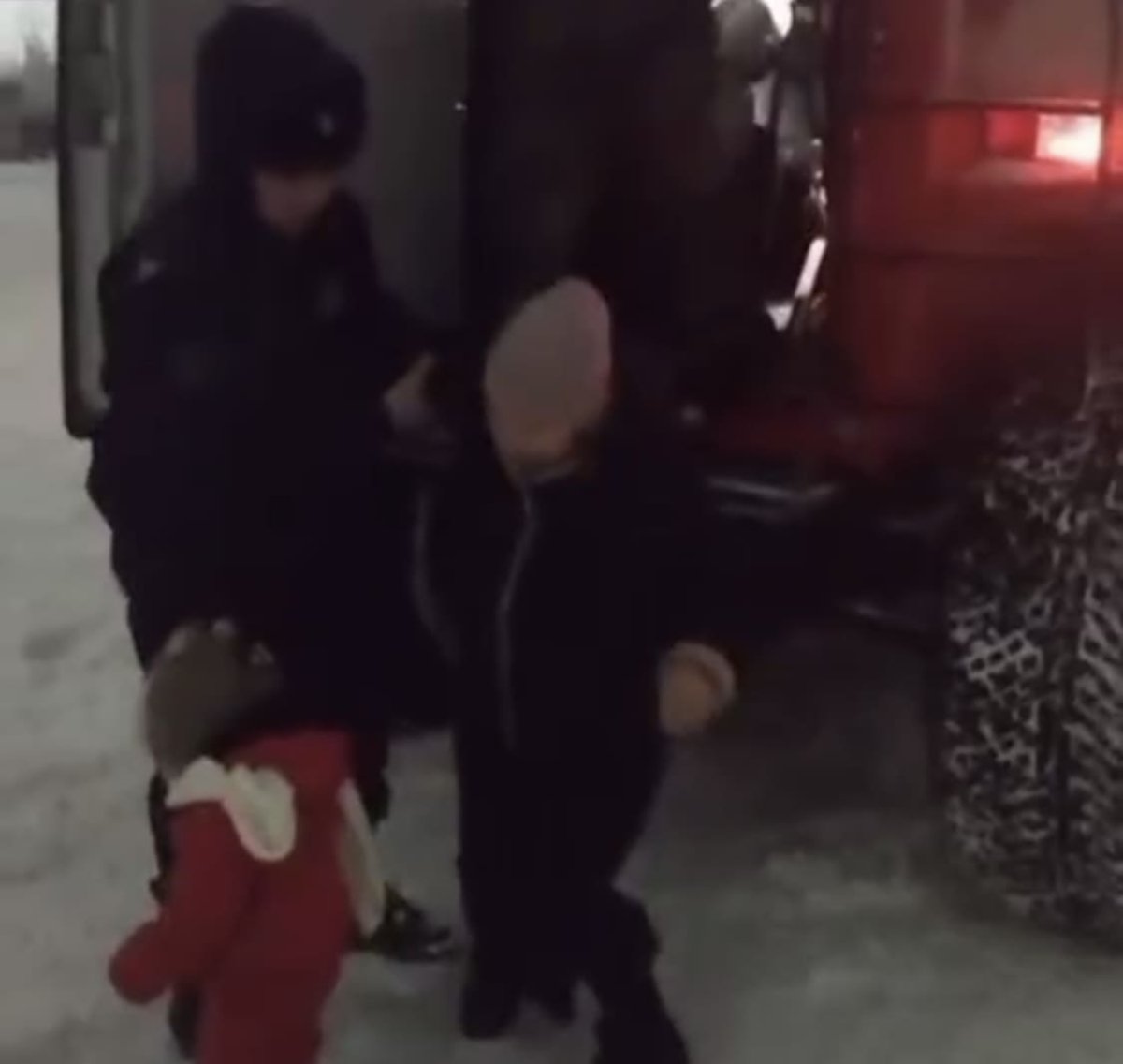 Две ГАЗели с пассажирами застряли в актюбинских степях