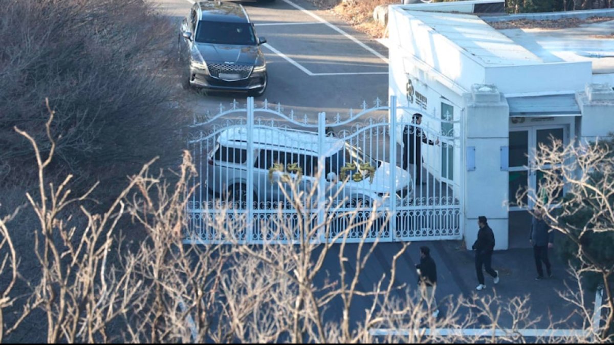 Юн Сок Ёль прячется от ареста в президентском дворце