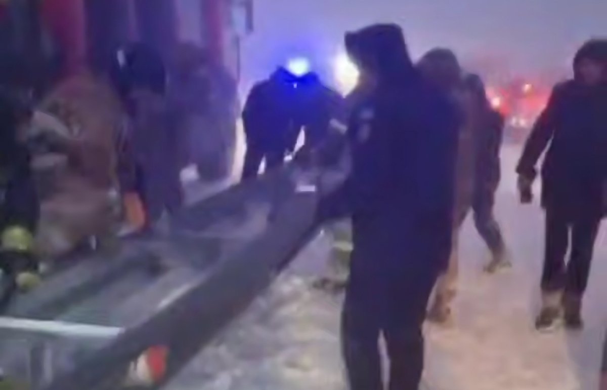 Массовое ДТП в Акмолинской области: МЧС демонтируют разделительное ограждение на трассе