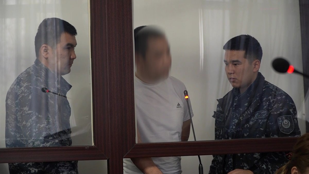 Атырауда ұлын өзін-өзі өлтіруге оқталуына дейін итермелеген 40 жастағы ер адам сотталды