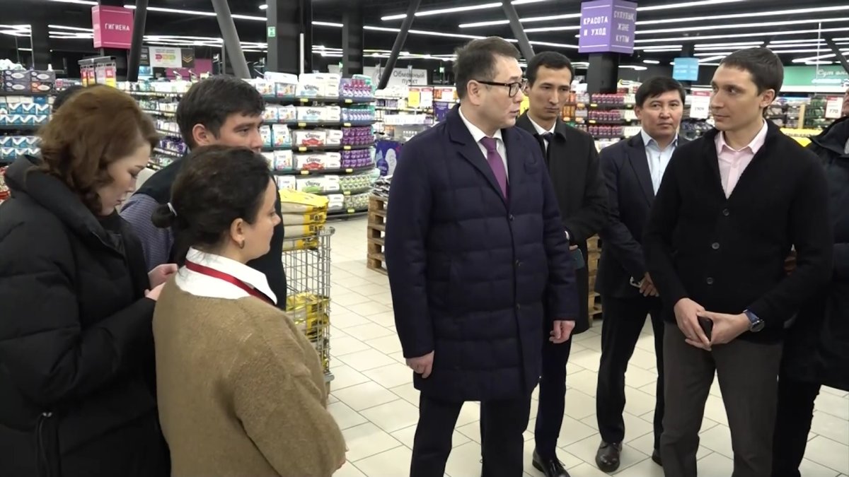 "Дүкен сөрелерінің кемінде 50%-ы отандық өнімдермен, ал 20%-ы тұрмыстық тауарлармен толтырылуы тиіс",-министр