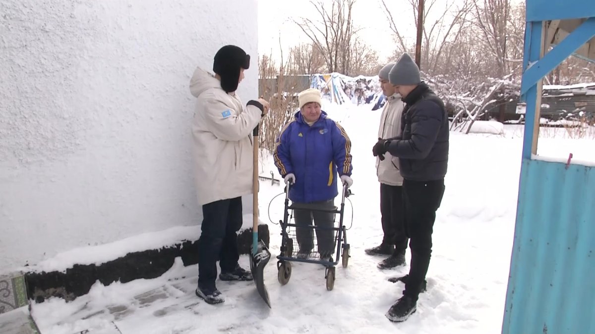«Ардагерлерді ардақтайық!» акциясы аясында қарияларға тұрақты көмек көрсетілуде