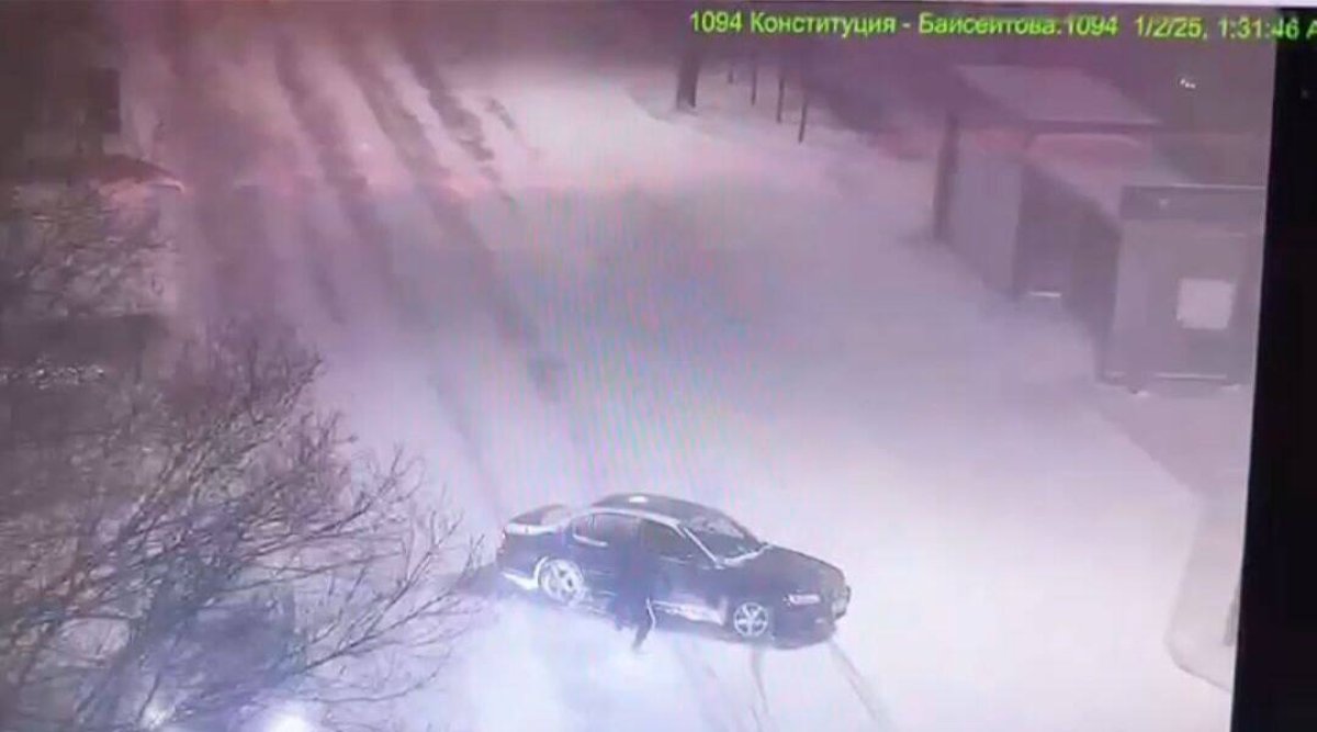У астанчанина угнали машину, пока он развозил новогодние подарки