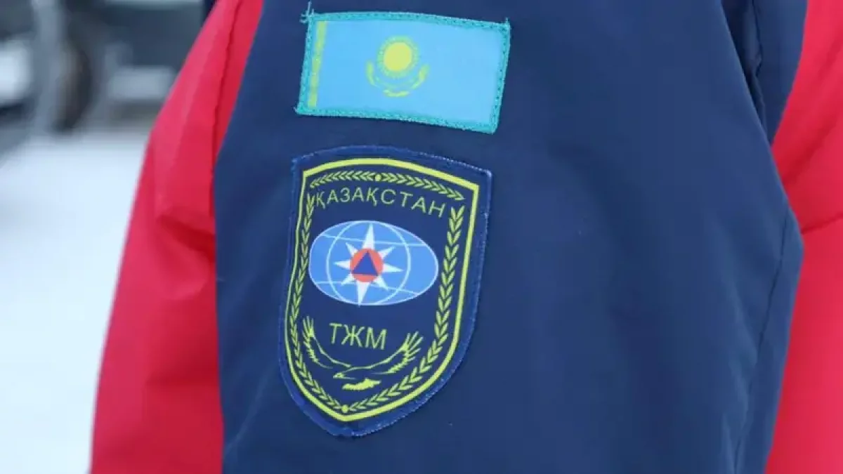 Семейде үш бірдей бүлдіршін пәтерде қамалып қалды