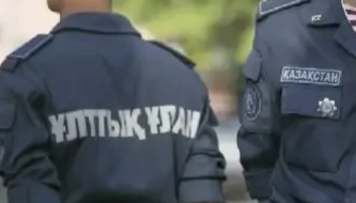 Солдат Нацгвардии спрыгнул с многоэтажки в Алматы