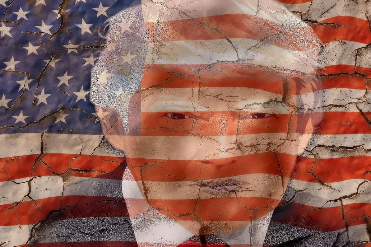 Трамп высмеял Байдена за неуклюжесть на лестницах