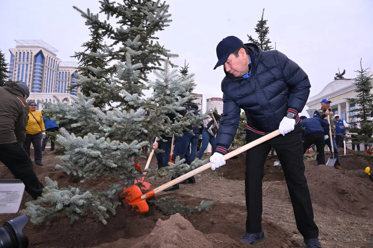 Мәжіліс депутаттары Астанада 140 түп ағаш екті