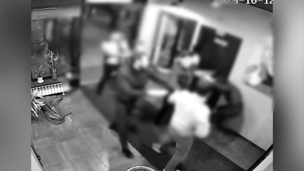 Жестокое избиение 18-летнего парня попало на видео в Алматы
