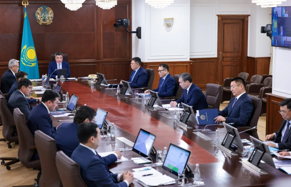 Экономиканың орнықты өсуі үшін өнеркәсіп, құрылыс, сауда және көлік сияқты негізгі салаларда өсу қарқынын одан әрі арттыра түсу керек -Олжас Бектенов