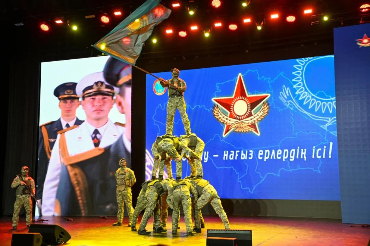 В Астане, в преддверии Дня Республики, состоялась военно-патриотическая акция «Ел қорғау – нағыз ерлер ісі»