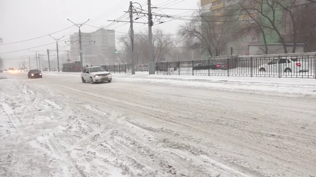 Почти 150 человек обратились в травмпункты Павлодара из-за внезапно образовавшегося гололёда