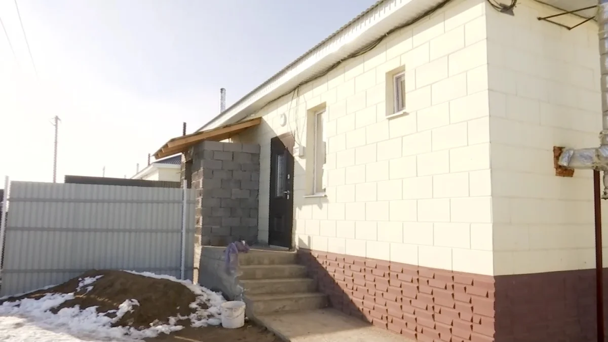 На плесень, сырость и проблемы с электричеством жалуются жители арендных домов в Павлодаре