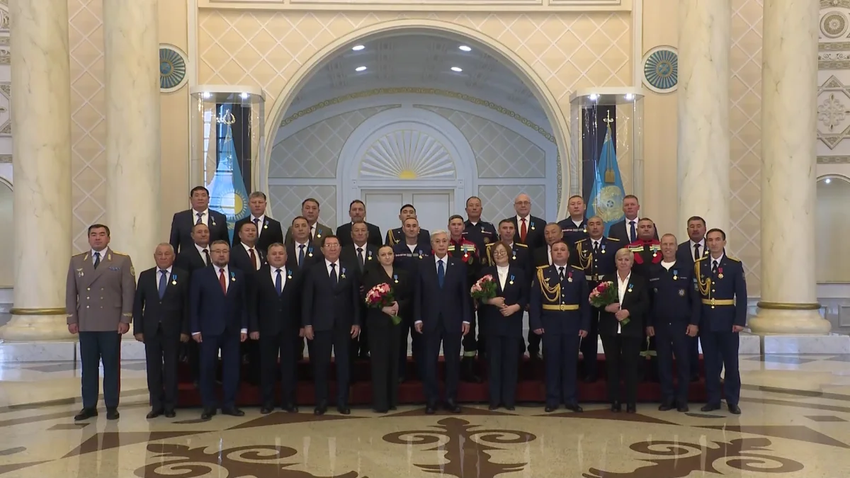 Профессия спасателя должна стать одной из самых престижных в нашей стране, - президент поздравил работников МЧС