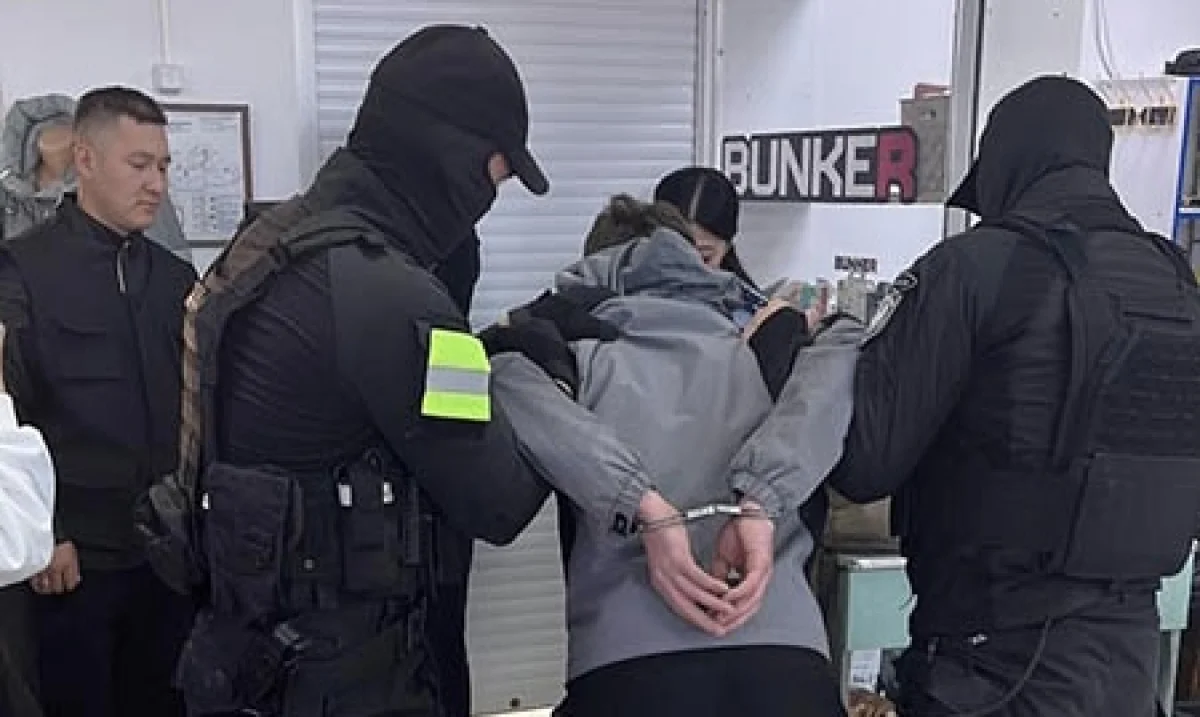 Мастер по ремонту мобильных телефонов обкрадывал счета клиентов в Костанайской области