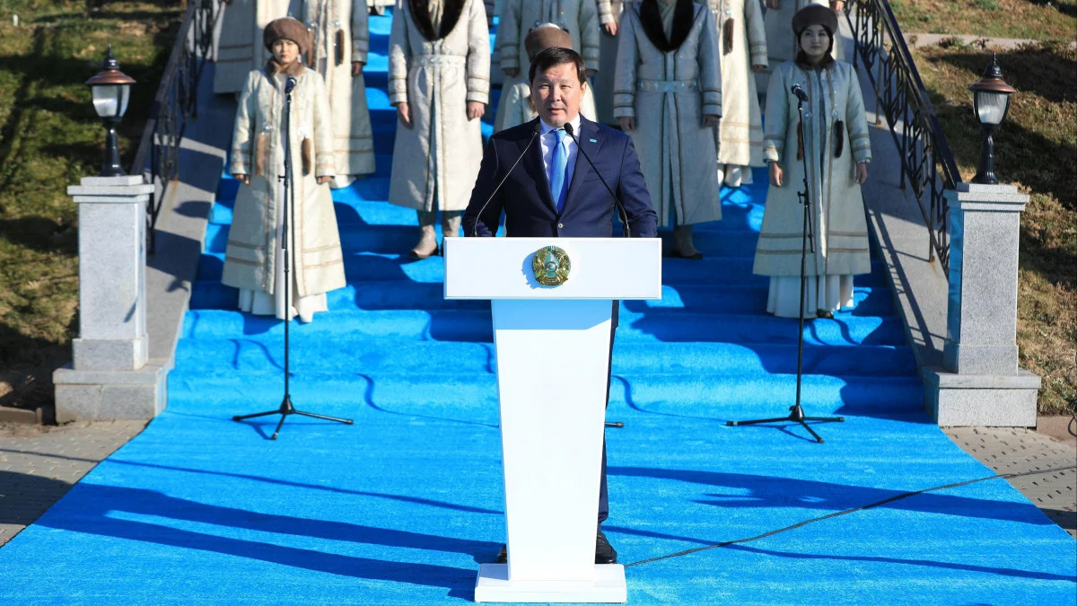 Республика күні Ақтөбеде Мемлекеттік Туды көтеру салтанаты өтті