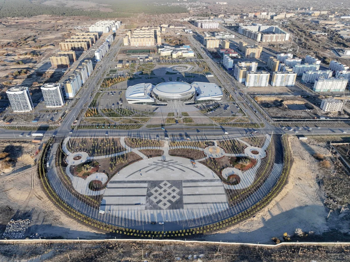 Парк с Золотым человеком открыли в Семее