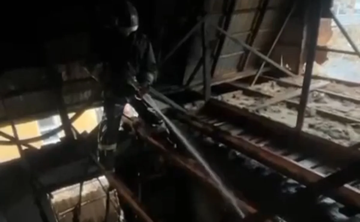 Пожар в Астане: МЧС не допустило взрыва газа в жилом секторе