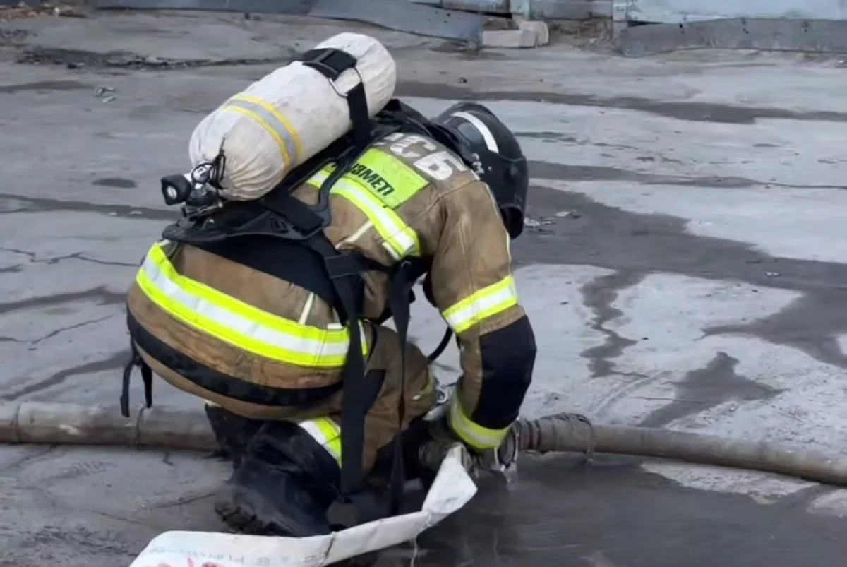В Астане ликвидировали пожар в общежитии