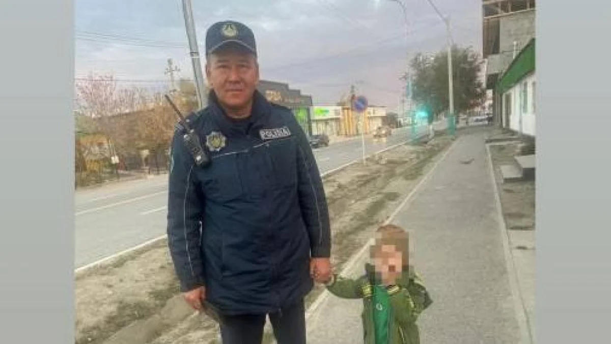 Қызылорда облысында полицейлер адасып кеткен 3 жасар баланы іздеп тапты