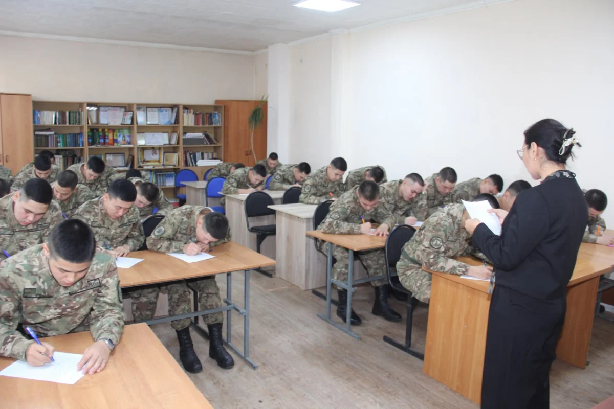 Ұландықтар үлгі көрсетуде: күш құрылымдар арасында алғаш болып "Ұлттық диктант" жобасына қатысты
