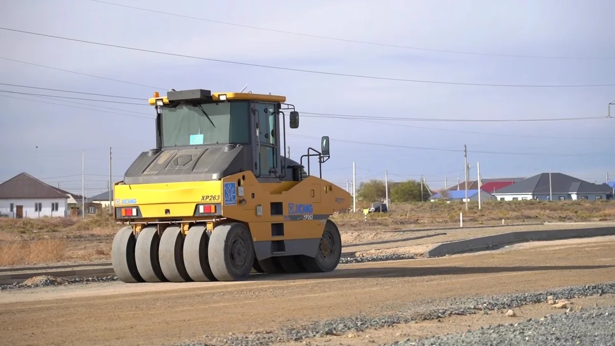 Атырауда «AMANAT» фракциясының мүшелері құрылысы уақытында бітпей тұрған автокөлік жолдарына мониторинг жүргізді