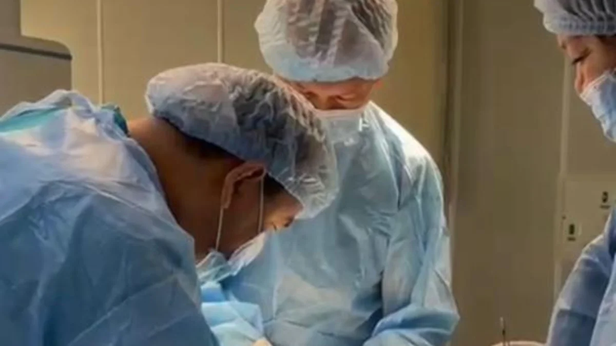 Түркістанда дәрігерлер бір жасар баланың ішінен 4 сантиметрлік шеге алып шықты