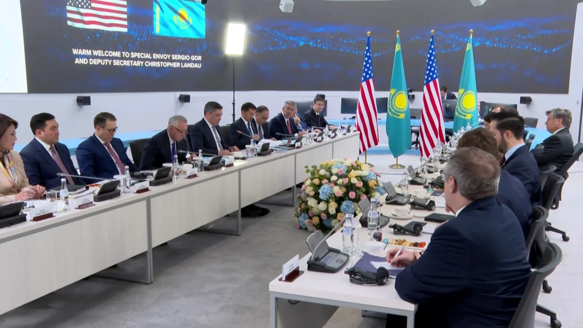 Олжас Бектенов АҚШ Президентінің арнайы өкілі Серджио Гормен және АҚШ Мемлекеттік хатшысының бірінші орынбасары Кристофер Ландаумен кездесті