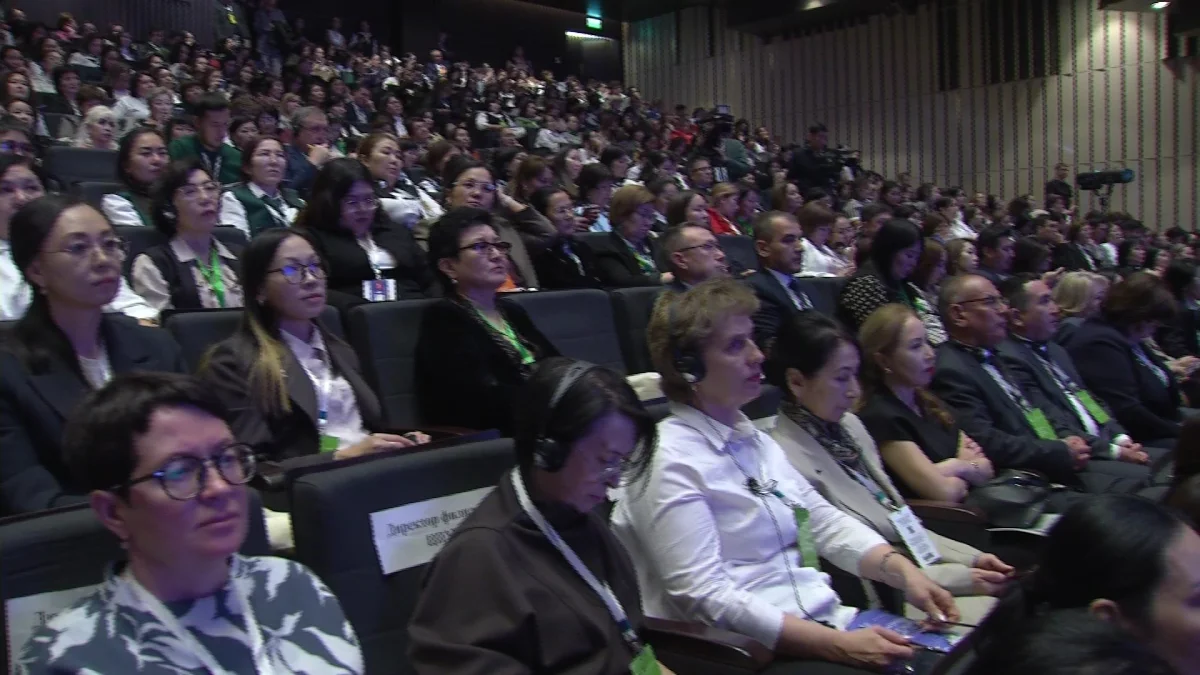 Около 1500 педагогов из Казахстана и других стран обсудили будущее школьного образования в цифровую эпоху