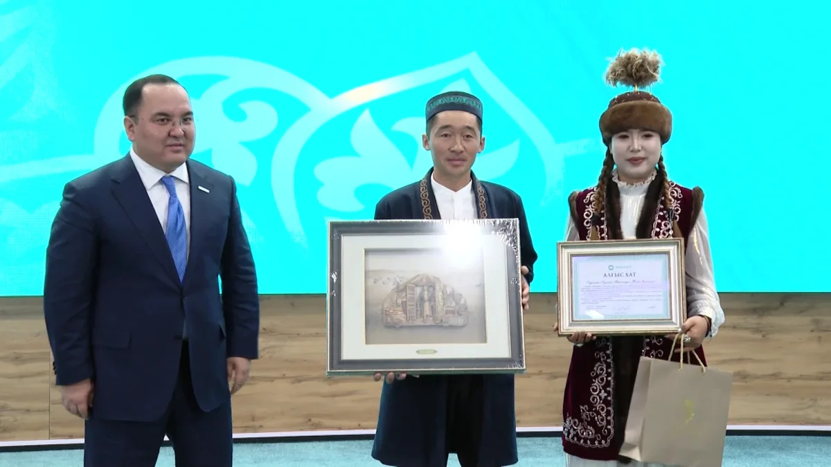 Партия «AMANAT» чествует подвиг соотечественников, прибывших из Китая на лошадях