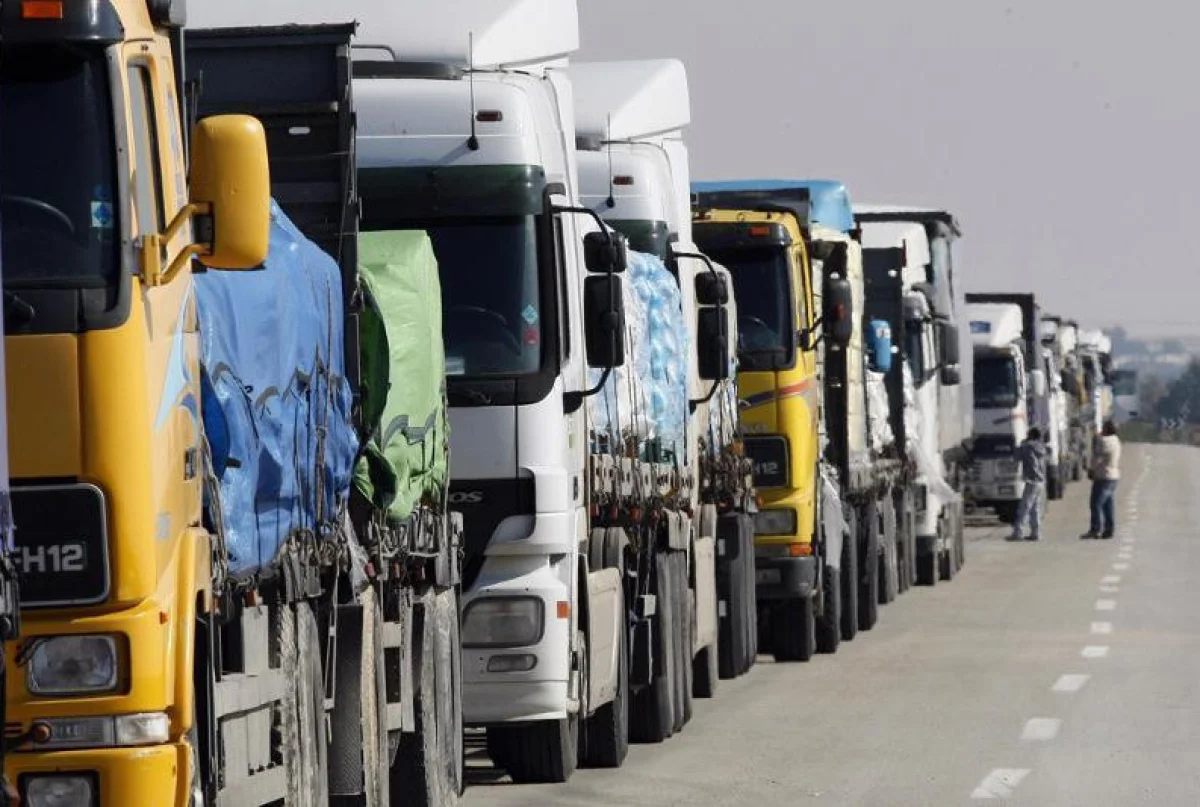 Қазақстанда кеденнен жүздеген жүк көлігі өте алмай отыр