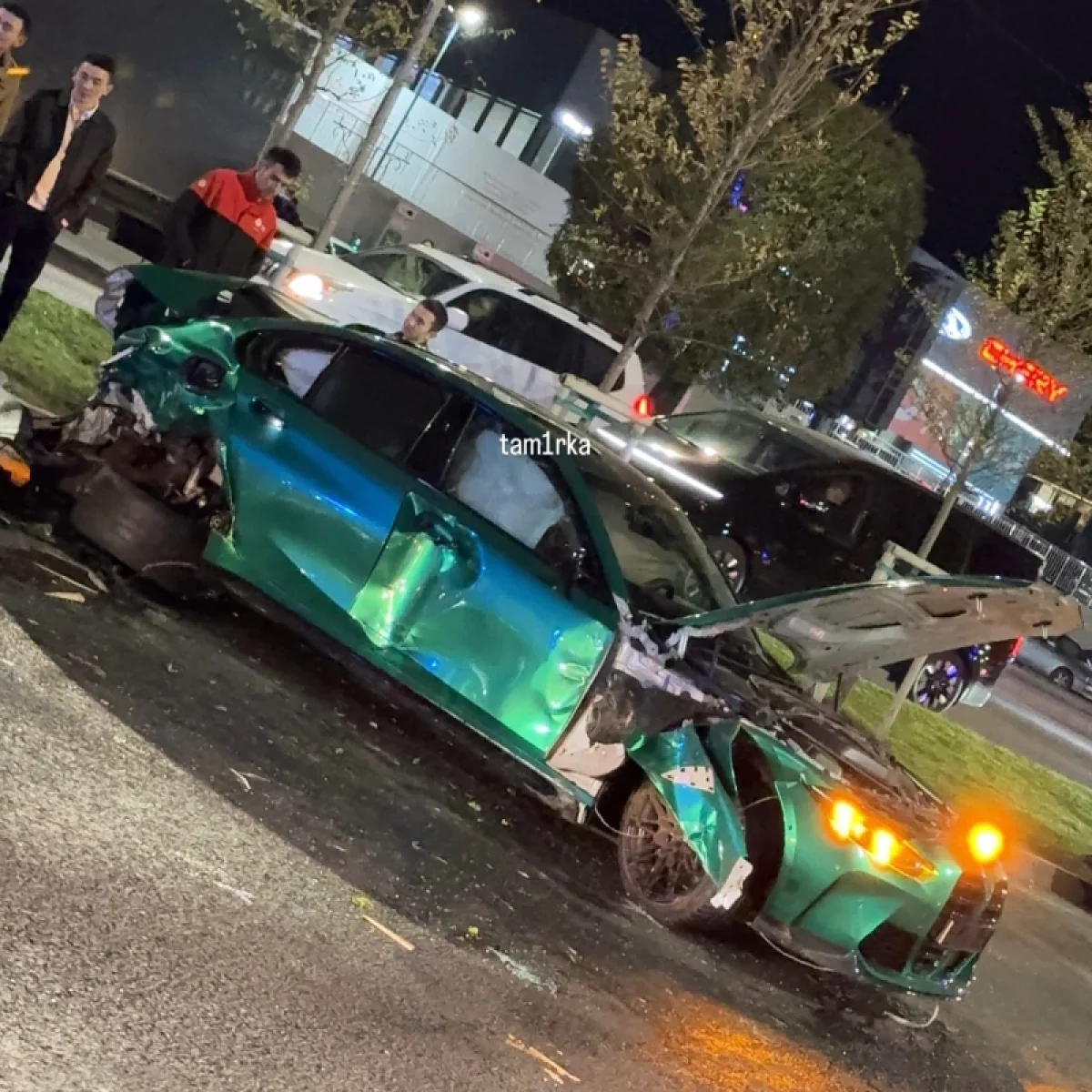 Алматыда 6 көлік соқтығысып, 5 адам зардап шекті