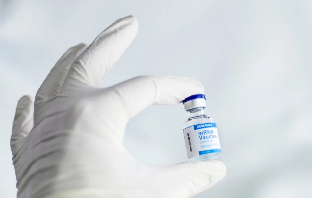 Прививка от COVID-19 помогает в борьбе с раком, — исследование