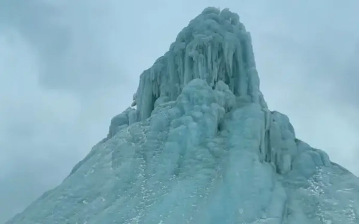 Тәжікстанда алып мұз бөлінді
