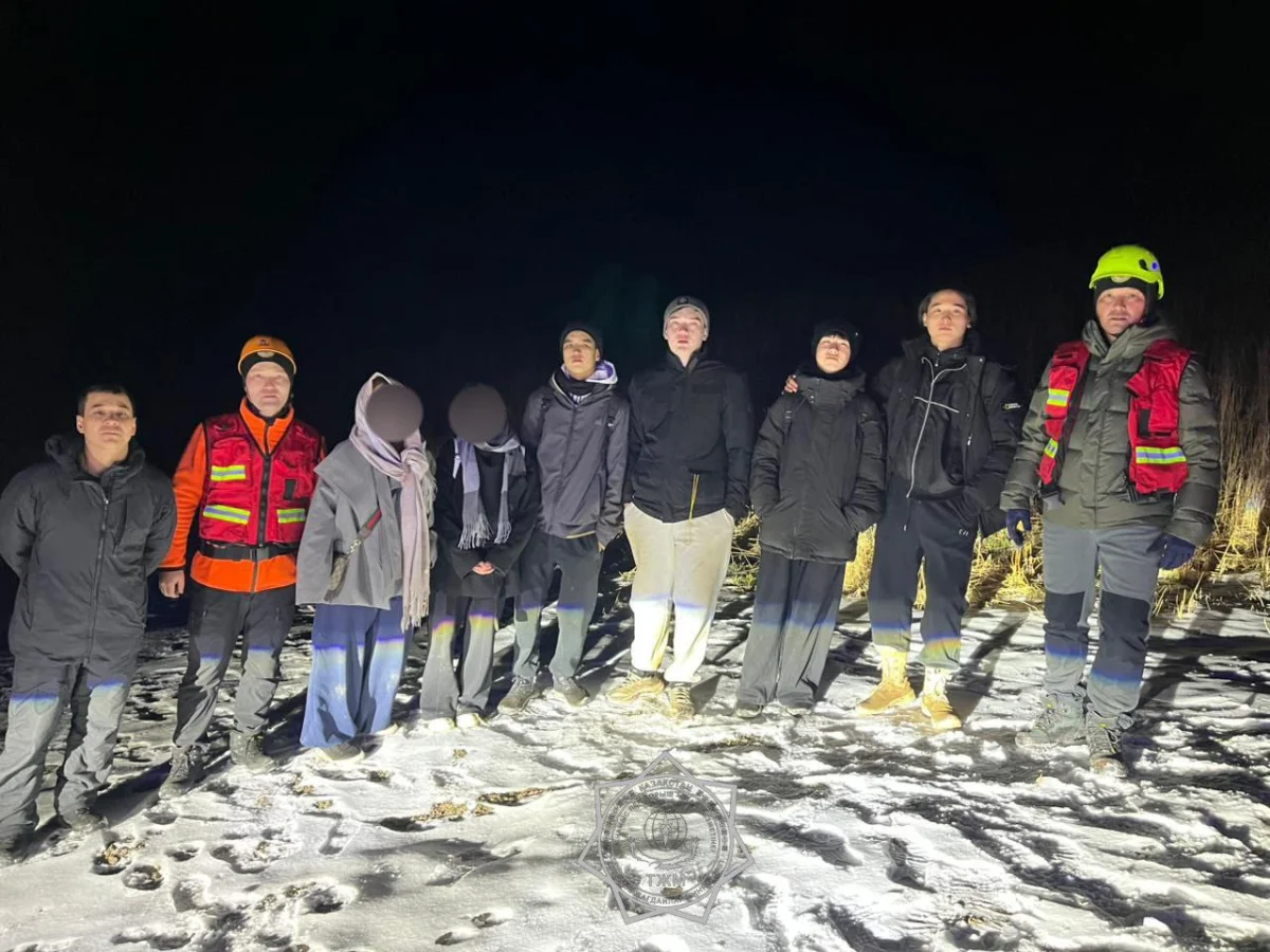 Группу туристов пришлось спасать ночью в горах Алматы из-за разбушевавшейся непогоды