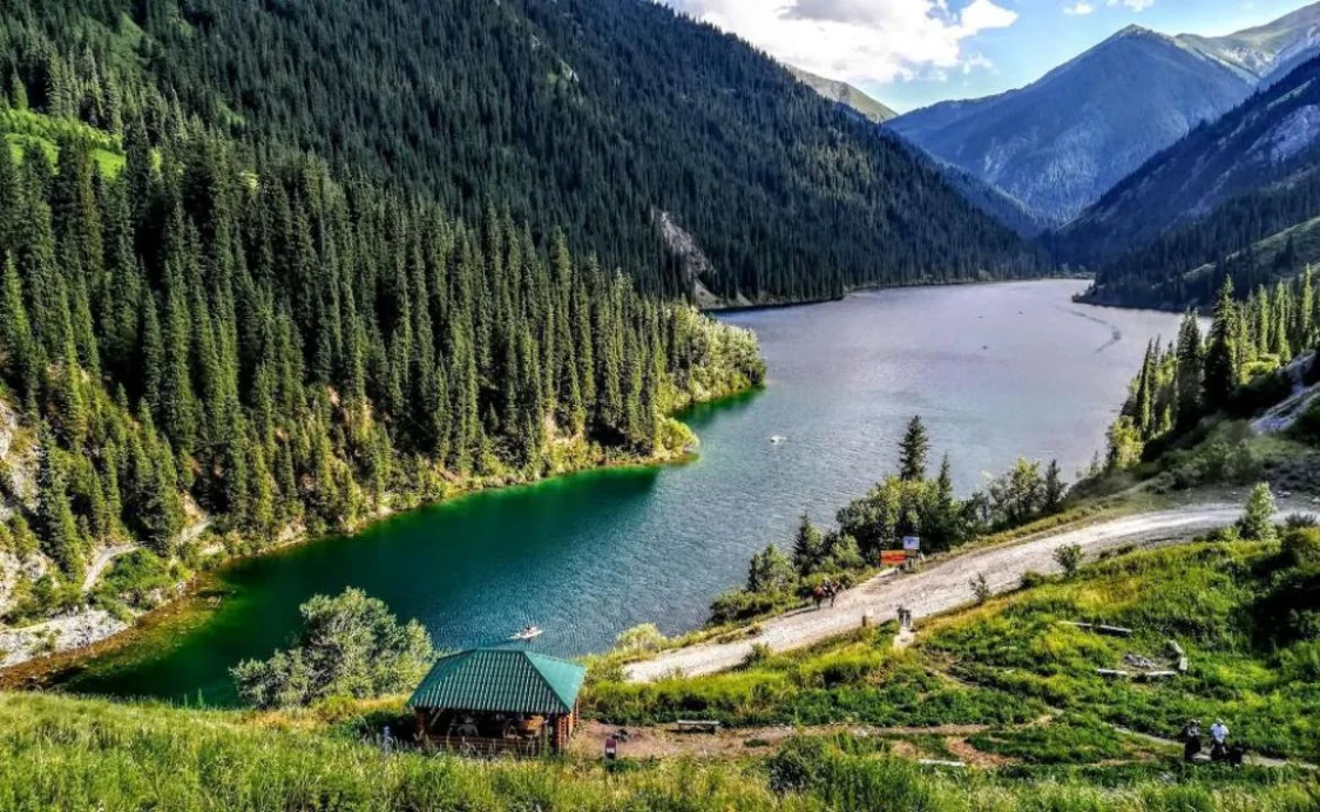 Мәжіліс туризм саласын қолдау мәселелері туралы заң жобасын қарайды