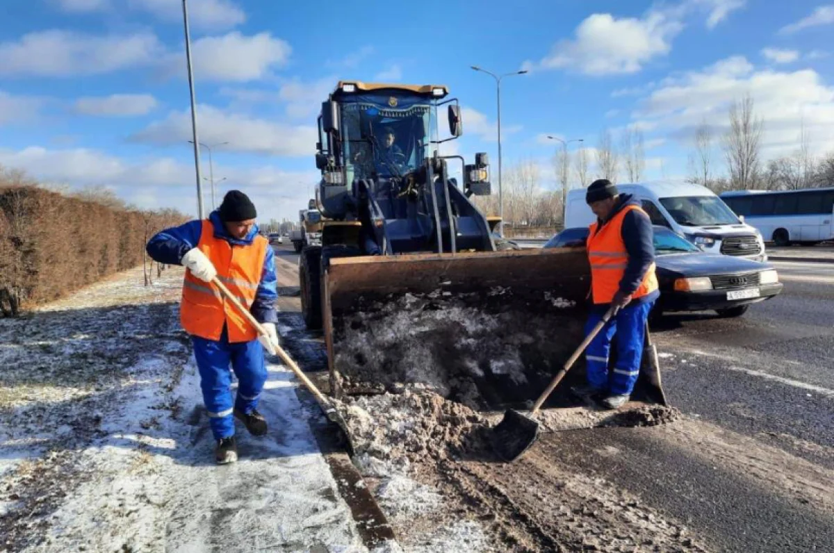 Больше тысячи кубометров снега вывезли из Астаны за день