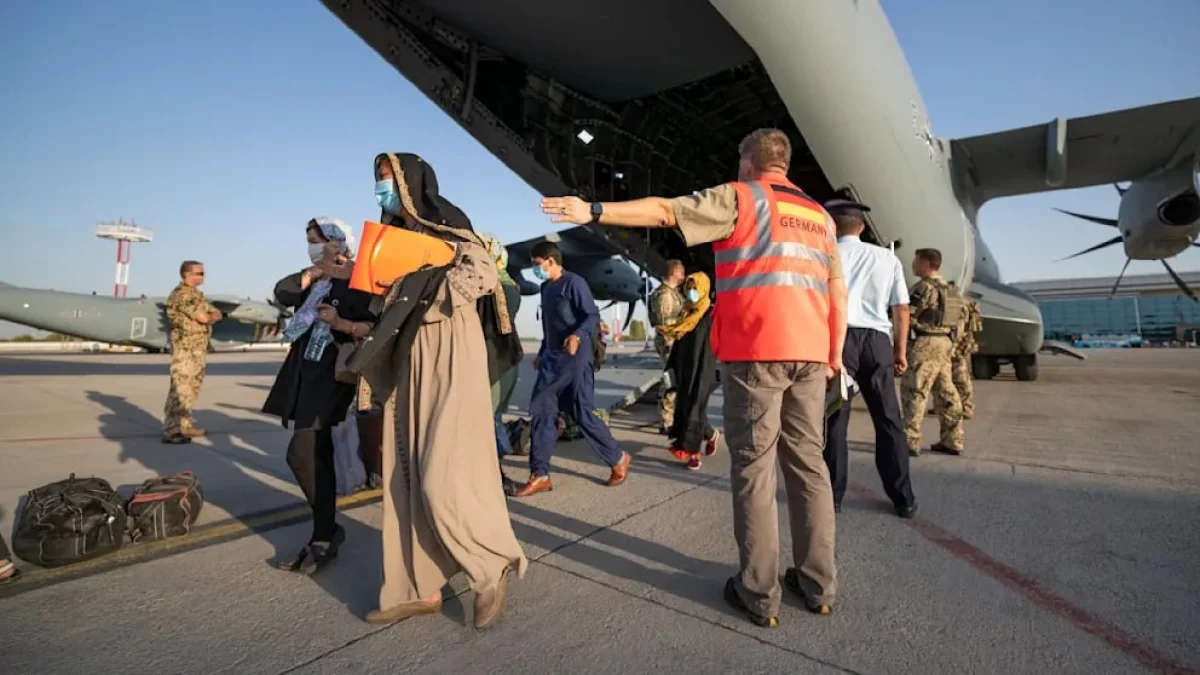 Берлин предлагает афганцам деньги за отказ от въезда в Германию