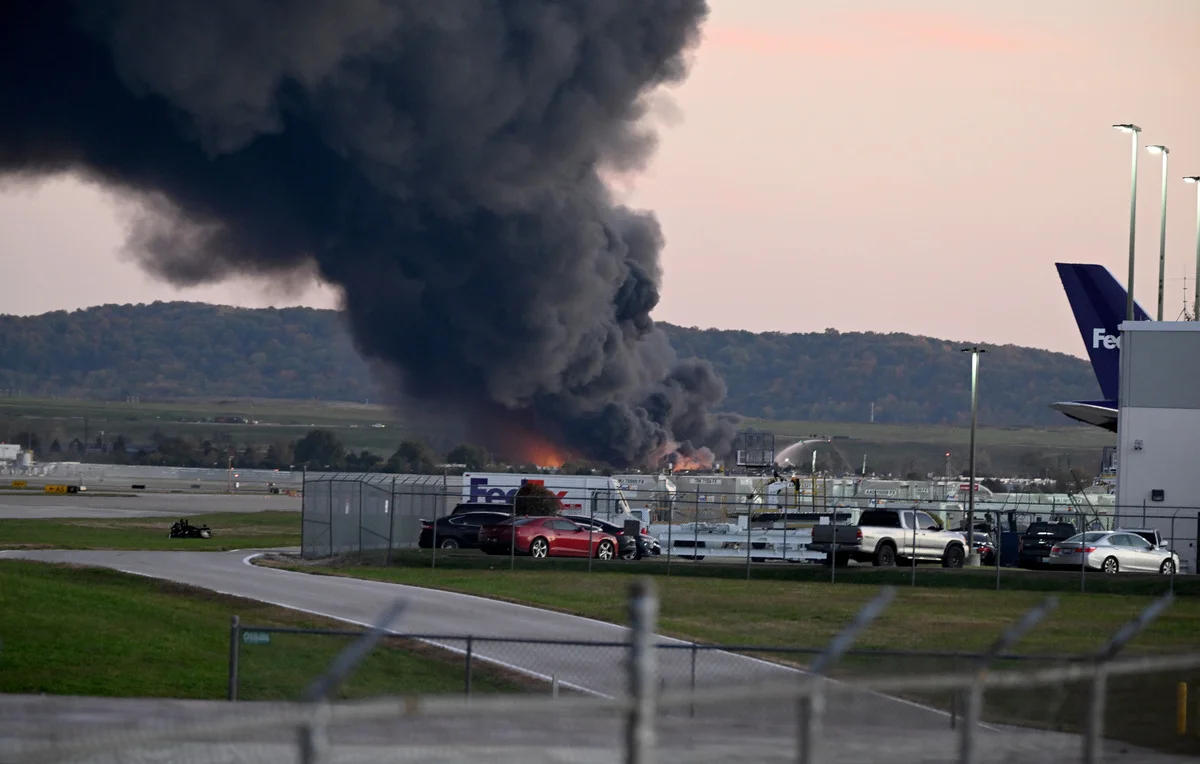 АҚШ-та жүк ұшағы апатқа ұшырап, 3 адам қаза тапты