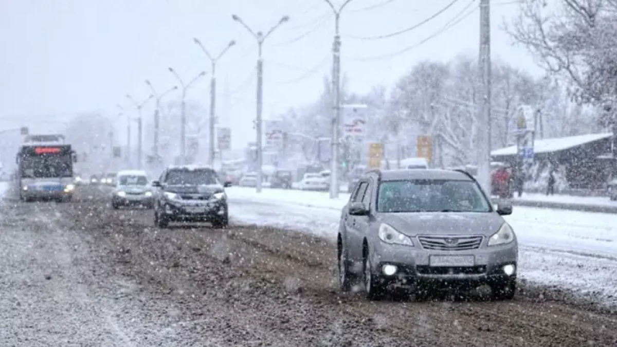 Алматыда алғашқы қардан кейін 17 жол апаты болып, 6 адам зардап шекті