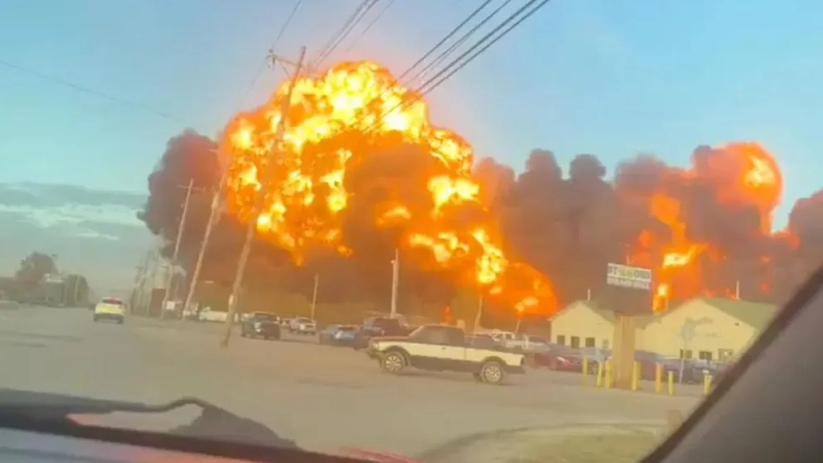 В США разбился грузовой самолет UPS: семь погибших и мощный пожар в Кентукки