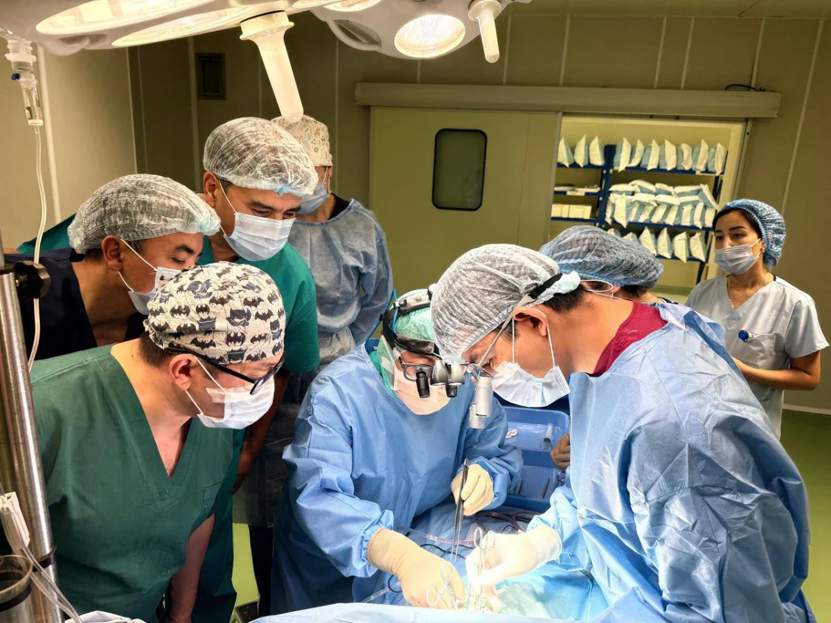 Италиялық кардиохирургтар Алматыда туа біткен жүрек кемістігі бар балаларға сәтті операция жасады