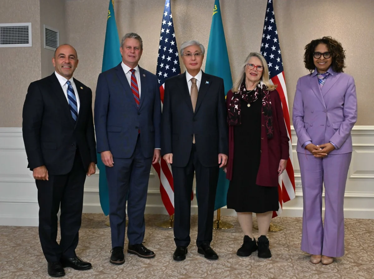 Президент Казахстана встретился с конгрессменами США и пригласил их в гости