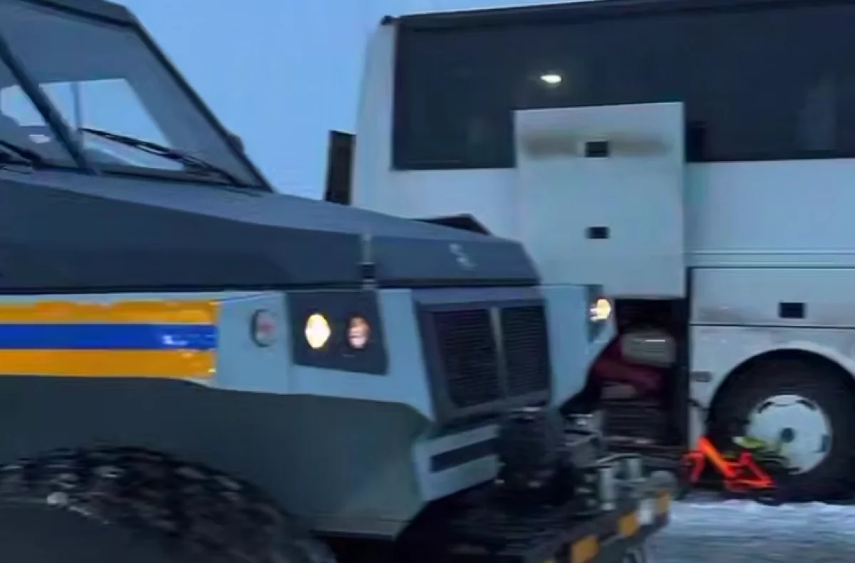 Автобус с иностранцами сломался на трассе в Акмолинской области